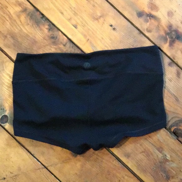 Lululemon hot shorts - Picture 2 of 2